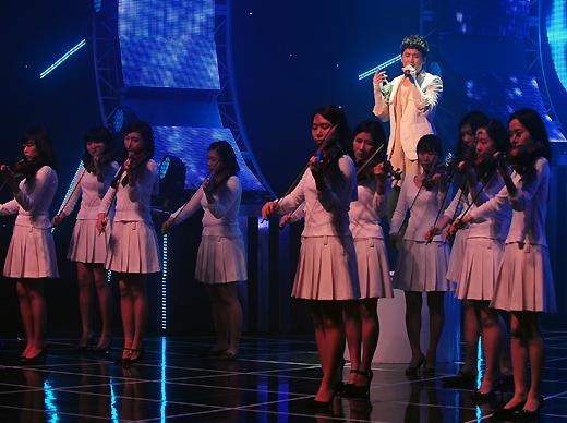 [NTN포토] 최현준, 화려한 솔로 컴백