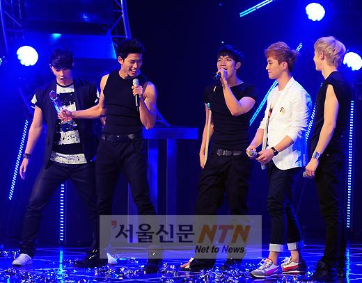 [NTN포토] 2PM 준수, ‘부상딛고 앵콜 무대 최선 다해’