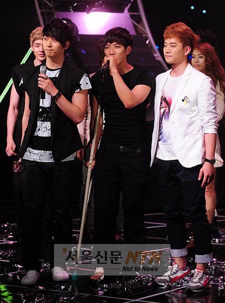 [NTN포토] ‘부상투혼’ 준수 “팬 여러분이 있어 힘이나요”