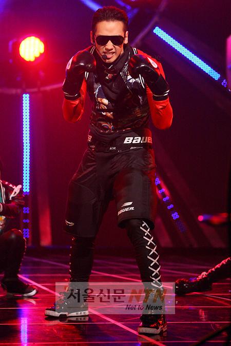 [NTN포토] ‘Hip Song’ 비, 복싱 댄스 히트 예감!