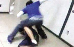 13세 학생 폭행하는 女교사 동영상 ‘충격’
