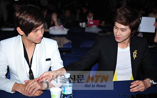 [NTN포토] 유노윤호 “창민아 시계 어디서 샀니?”