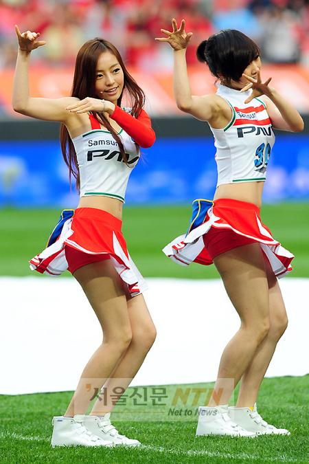 [NTN포토] 구하라·니콜, ‘보일듯 말듯’ 섹시 치어리더 의상