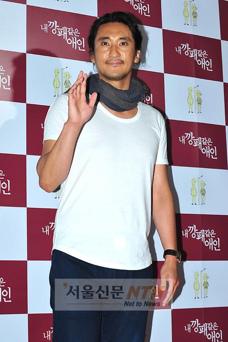 [NTN포토] ‘편한 복장’ 신현준, 머플러로 멋내!
