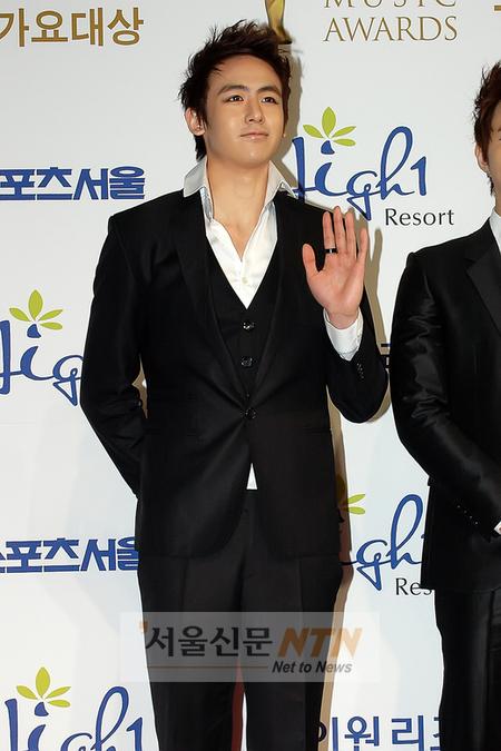 2PM 닉쿤 “막걸리와 여자는 닮았다.”