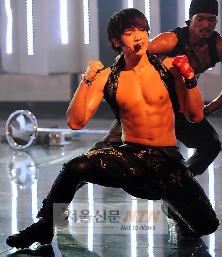 비 “무대서 떨어져 뇌진탕 진단 받았다” 고백