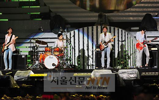 [NTN포토] 씨엔블루, ‘신곡 나왔어요’