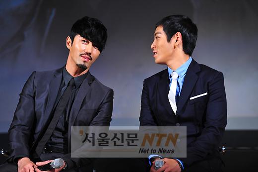 [NTN포토] ‘남자들의 수다’ 차승원·탑, 무슨 이야기 중?