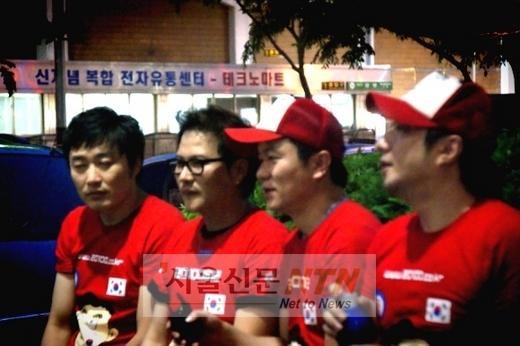 그룹 이만백, 콘서트서 ‘만백이 응원송’ 불러