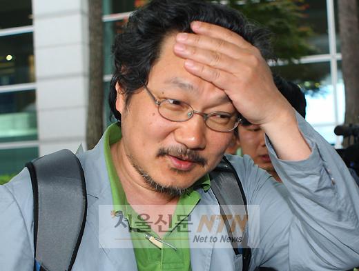 [NTN포토] 홍상수 감독 ‘수상은 했지만 부끄럽네요’