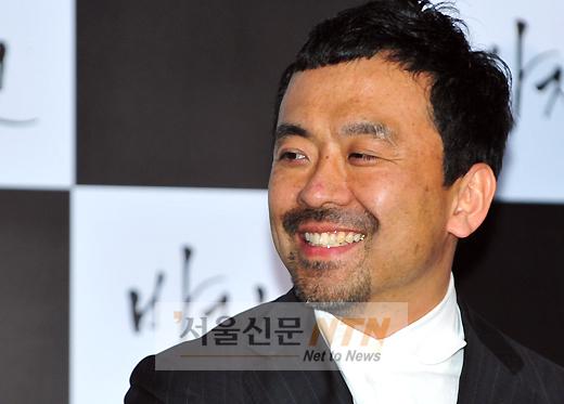 [NTN포토] 김대우 감독, 흐믓한 미소