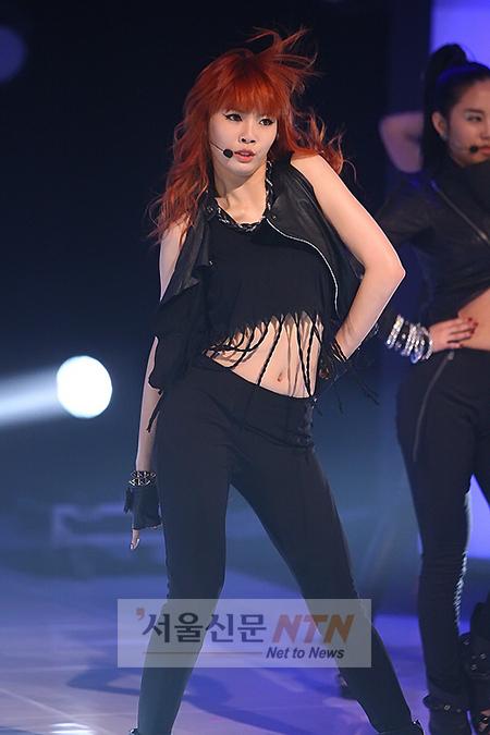 [NTN포토] 현아, ‘섹시한 속살 드러내며’