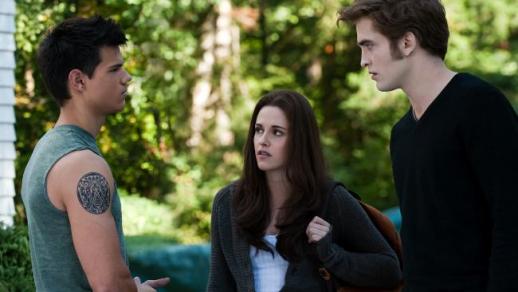 ‘트와일라잇’ 女스타 “파파라치에게 성폭행 당하는 기분”