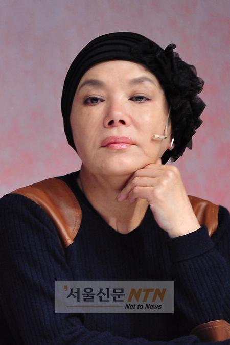 김수미 “황신혜, 이혼 뒤 1년 중 200일 우리집 머물러”