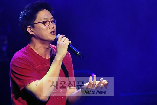 [NTN포토] 성시경, ‘팬 여러분 오랜만이죠?’