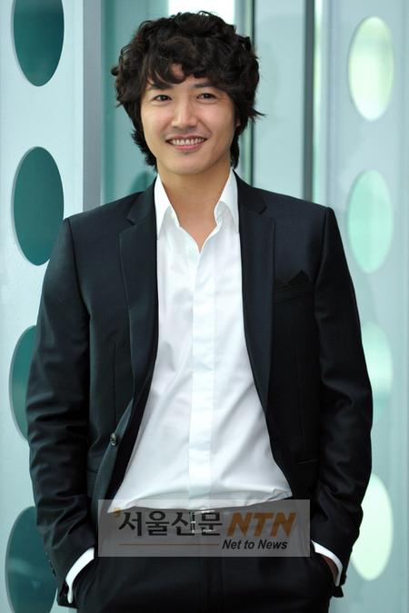 윤상현 “10억! 휴~” 전속계약 위약금 소송 승소
