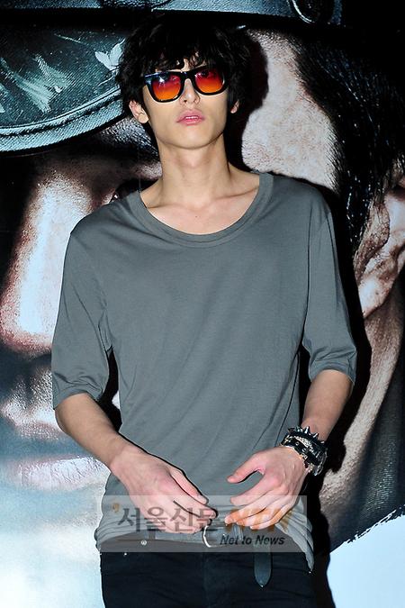 [NTN포토] VIP시사회 온 ‘김민희의 연인’ 이수혁