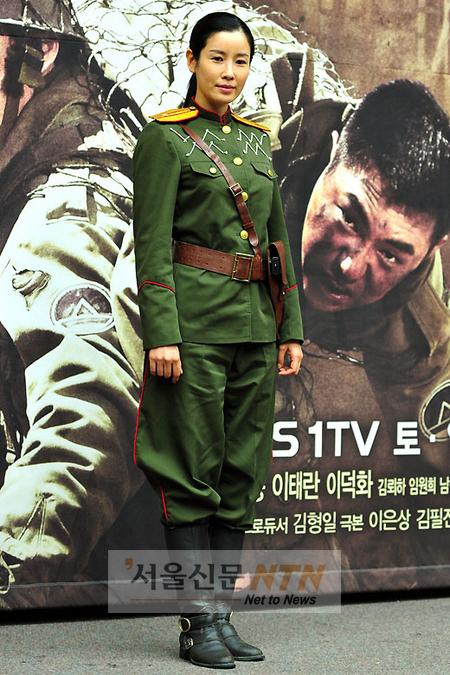 [NTN포토] ‘인민군 대위’ 이태란 “군복 잘 어울리죠?”