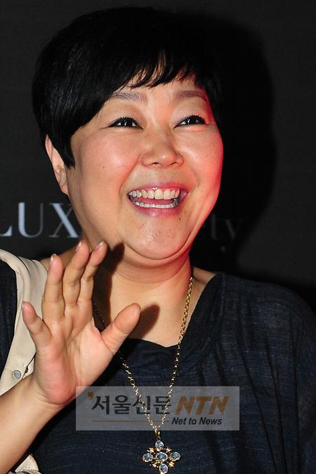 [NTN포토] 이경민 ‘쑥스러운 포토타임~’