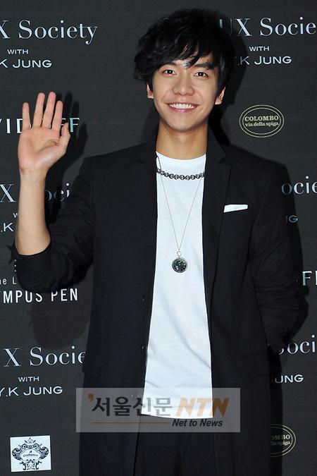 [NTN포토] 이승기, ‘시원한 미소’ 날려~