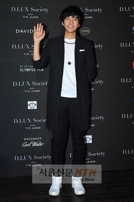 [NTN포토] 이승기, ‘블랙&화이트’ 완벽 조화!