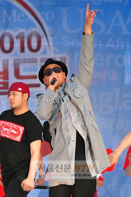 길, 한강 입수에도 월드컵 응원