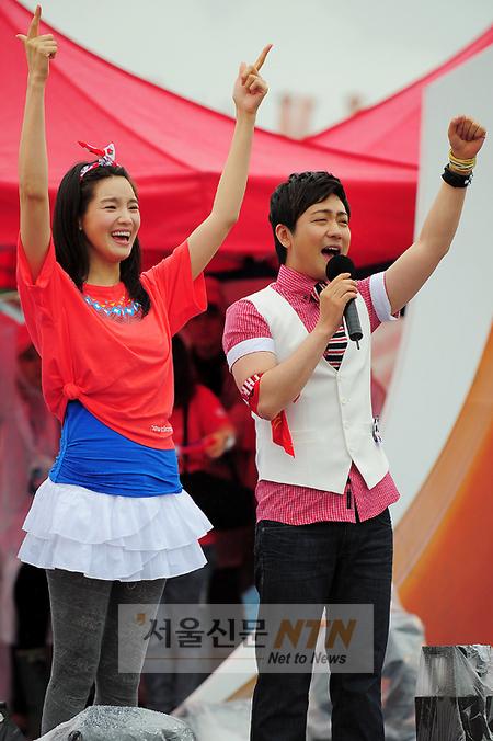 [NTN포토] 정가은-박현빈, ‘대한민국 같이 외쳐요~’
