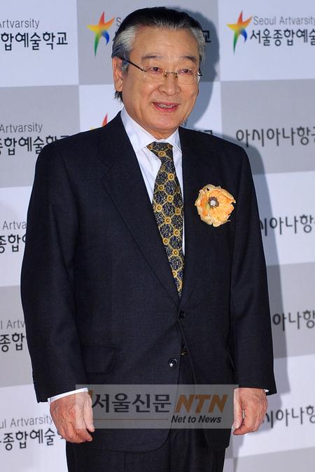 “부부싸움뒤 야동 봐라” 이색 주례사 주인공은?