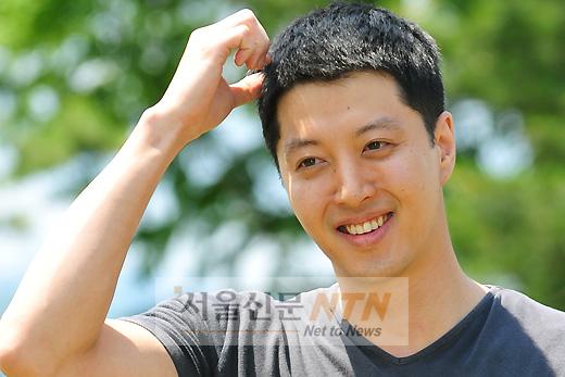 [NTN포토] 이동건 ‘짧은 머리가 어색해요’