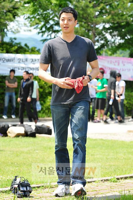 [NTN포토] 군입대 하는 이동건 ‘환한 모습으로’