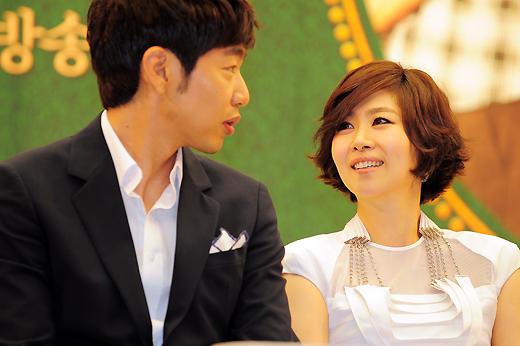 [NTN포토] 김지영, ‘오늘 내 패션 괜찮아?’