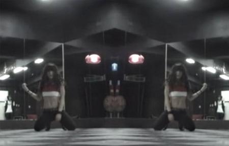 ‘월드컵 복근녀’ 한우리, 가수 연습생? 네티즌 ‘발끈’