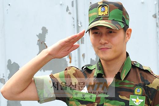 [NTN포토] ‘병장 이현균, 제대를 명 받았습니다’