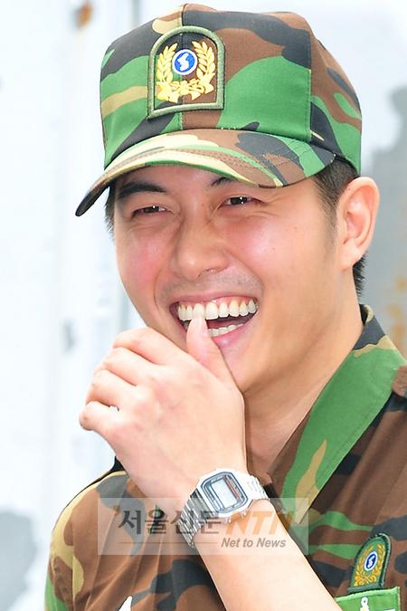 [NTN포토] 군제대한 ‘재희’ , 날아갈듯한 기분~