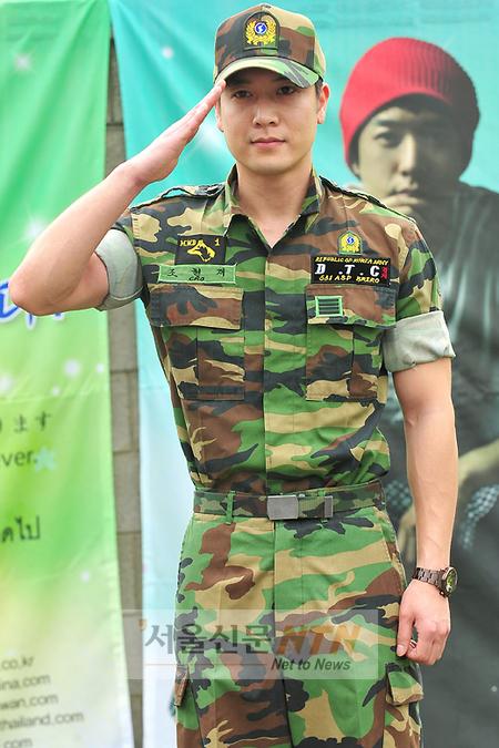 [NTN포토] 조현재 ‘멋진 전역 신고!’