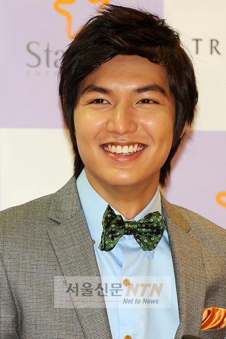 [NTN포토] 이민호, ‘꽃남’의 꽃미소~