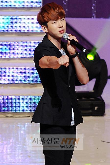 [NTN포토] 조권, ‘오늘은 창민이 형 몫까지 해요~’