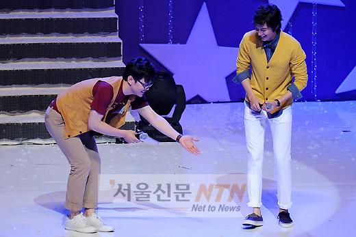 [NTN포토] 윤형빈, ‘(이)민호님 이 쪽으로 오세요~’