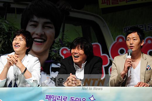 [NTN포토] 송중기·성동일·김정태, ‘즐거운 기자간담회’