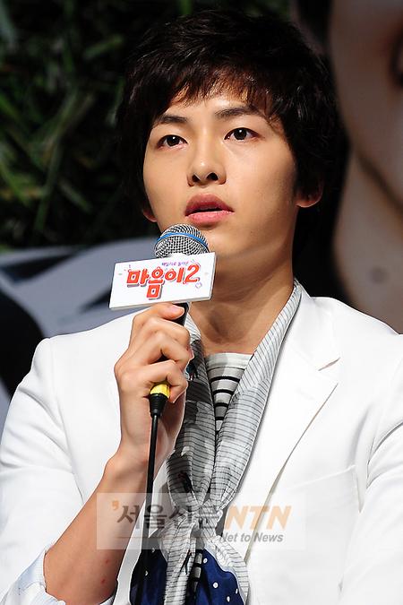 [NTN포토] 송중기, 별이의 마음은 온통 ‘소시지’