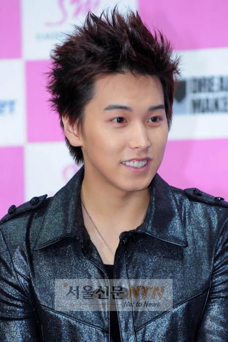 ‘슈주’ 동해 “성민은 평소 원피스 즐겨입어” 깜짝폭로