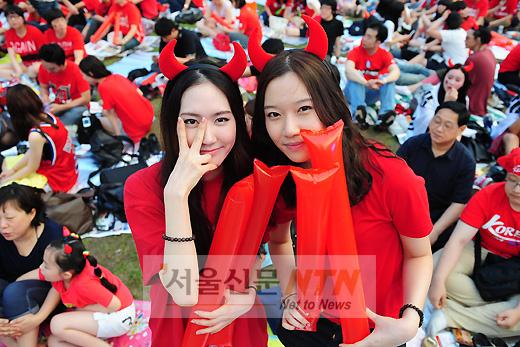 [NTN포토] 미녀 붉은 악마들도 거리 응원 합류!