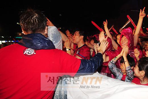 [NTN포토] 축구로 하나된 서울광장