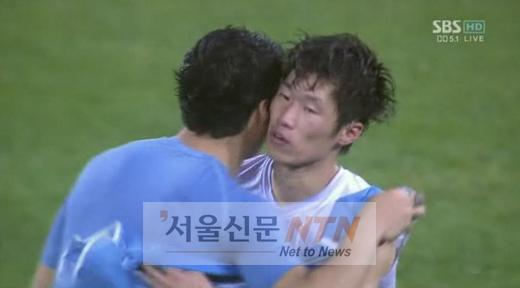 수아레즈, 박지성과 유니폼 교환…존경의 뜻?