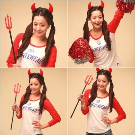 김희선, ‘붉은 악마’ 미녀로 변신...애 엄마 맞아?