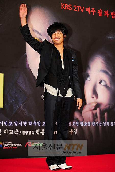 [NTN포토] 서준영, 헐리웃 스타일 인사