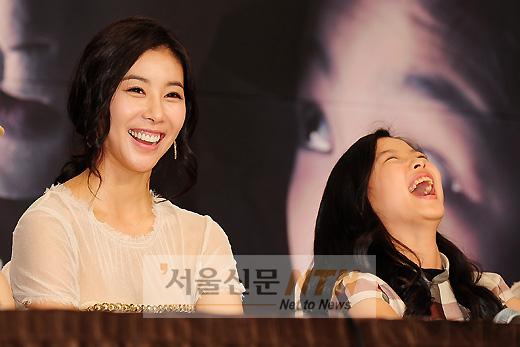 [NTN포토] 한은정·김유정, 웃음 터진 구미호 모녀