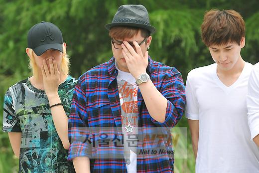 [NTN포토] 희철·신동·규현 ‘강인 혼자보내려니 슬퍼요’
