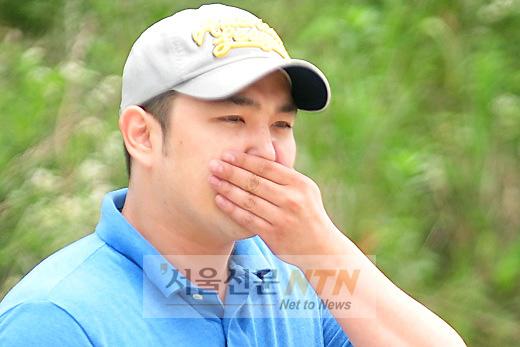 [NTN포토] 강인 ‘오랜만에 팬들 앞에 서려니···’