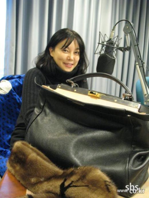 최화정, ‘선물요구’ 논란에 홈피 마비 “거지근성”